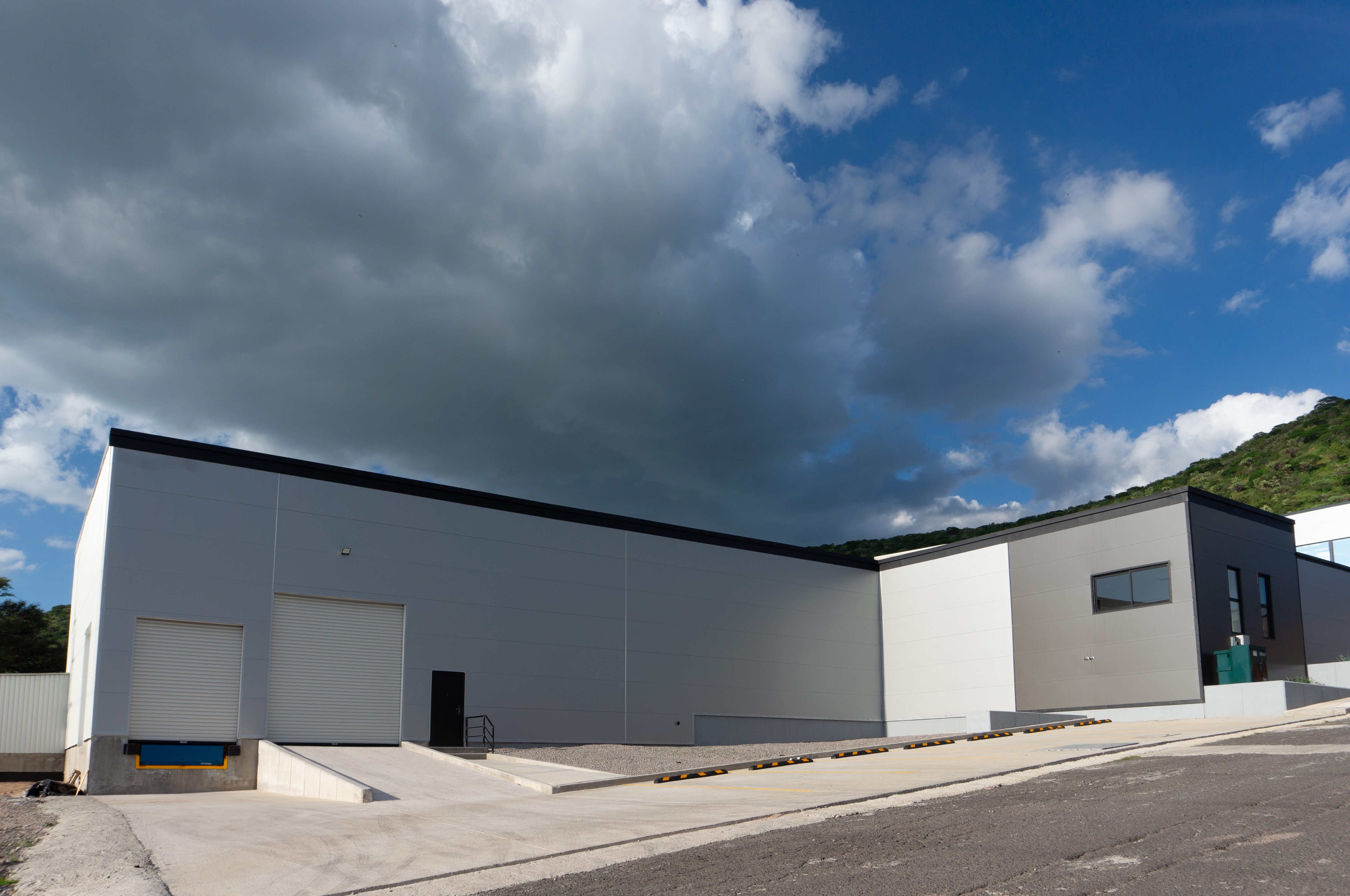 Nave Industrial BTS muros alveolares